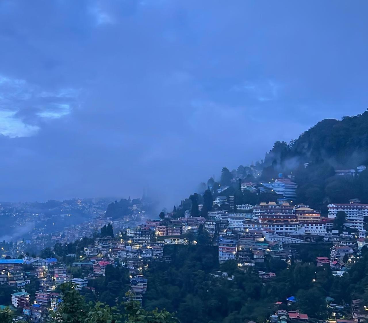 Himalayan Gorkha Retreat II Free Parking Hotel Darjeeling  Bagian luar foto